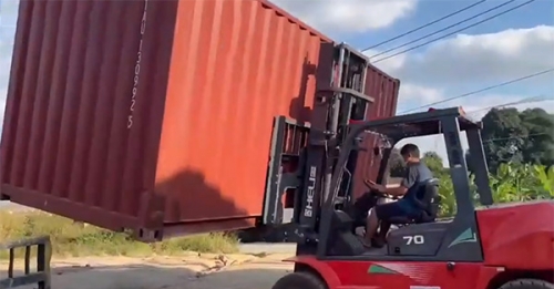 Xe nâng container