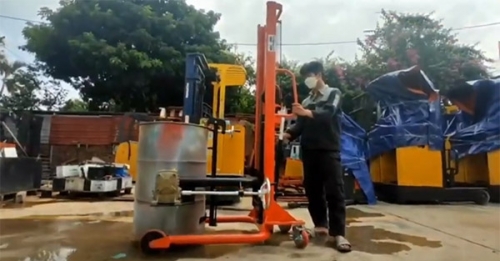 Xe nâng thùng phuy tại Bắc Ninh