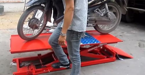 Bàn nâng xe máy cũ tại Bắc Ninh